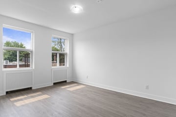 Chambre avec fenêtres