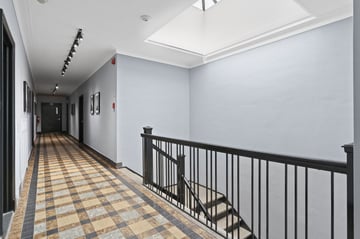 Couloir dans un immeuble à appartements