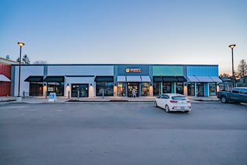 Centre commercial à Duncan, en Colombie-Britannique, avec Roundabout Pizza