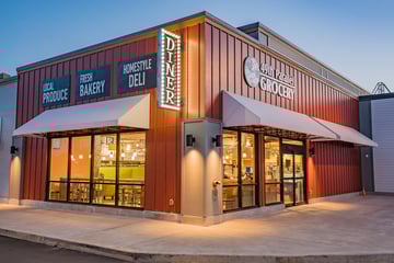 Centre commercial à Duncan, en Colombie-Britannique, avec Country Grocer