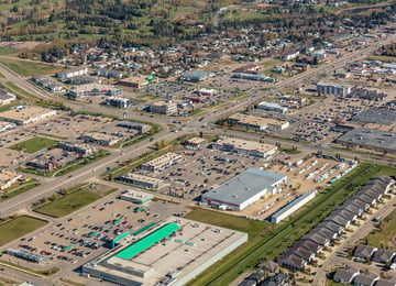 Vue aérienne de centre commercial à Camrose 