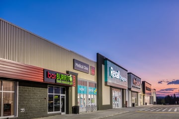 Bar Burrito, Rexall, Pet Smart & Winners à Cochrane 