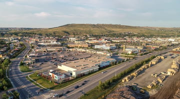 Vue aérienne de centre commercial à Cochrane 