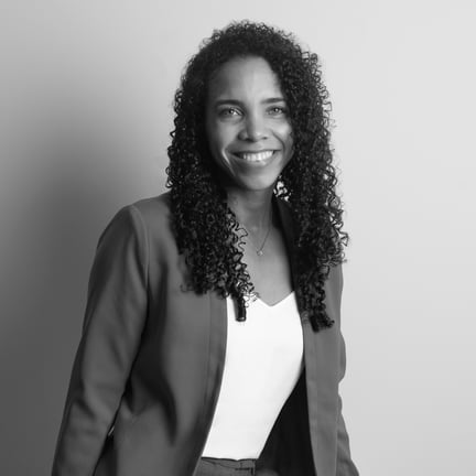 Mayra- NB- Carré