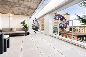 Terrasse avec vue sur Léonard Cohen