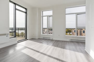 Cahmbre avec terrasse et vue sur l'eau